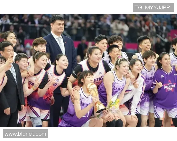 姚明复赛跳球精彩瞬间重温篮球传奇时刻引发球迷热烈讨论与期待