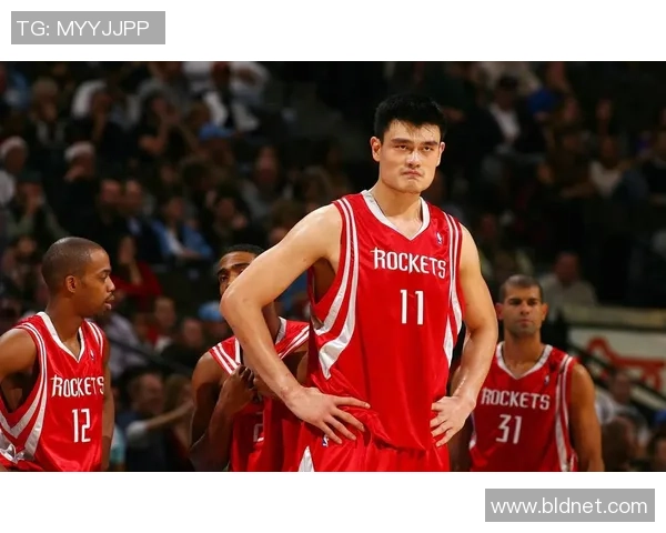 姚明的传奇之路：从篮球场到国际舞台的奋斗与梦想