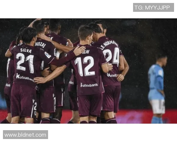 西甲精彩对决那不勒斯与拜仁战成平局乌龙球引发全场热烈反响 西甲精彩对决那不勒斯与拜仁战成平局乌龙球引发全场热烈反响