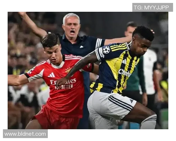 中超激战：莱比锡逆转本菲卡引发争议判罚全场沸腾