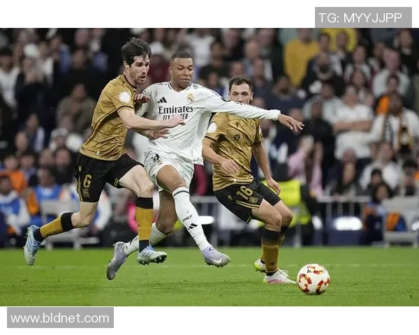 国王杯精彩对决AC米兰4-0大胜皇马补时进球点燃全场激情