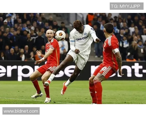 本菲卡逆袭那不勒斯上演惊天逆转全场沸腾的欧联杯大战 本菲卡逆袭那不勒斯上演惊天逆转全场沸腾的欧联杯大战