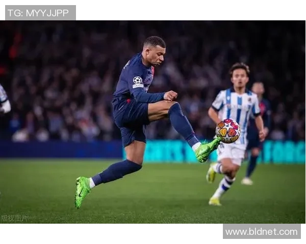 欧冠惊喜：巴黎圣日耳曼逆转AC米兰帽子戏法点燃全场激情