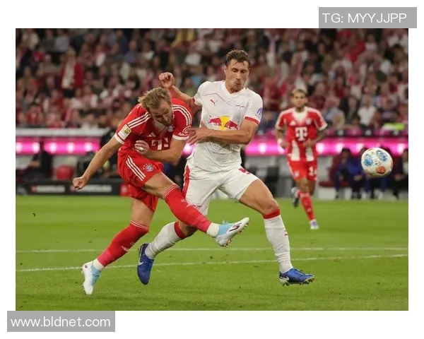 里昂大胜拜仁3-0上演帽子戏法点燃全场激情