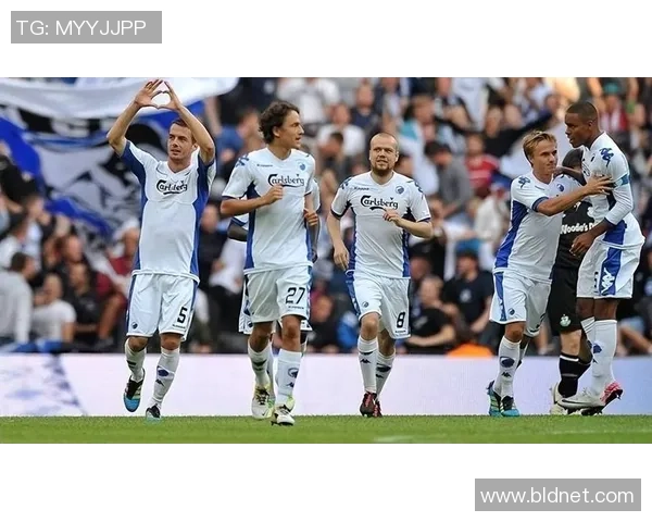 友谊赛阿森纳与那不勒斯战平点球大战引发争议与热议 友谊赛阿森纳与那不勒斯战平点球大战引发争议与热议