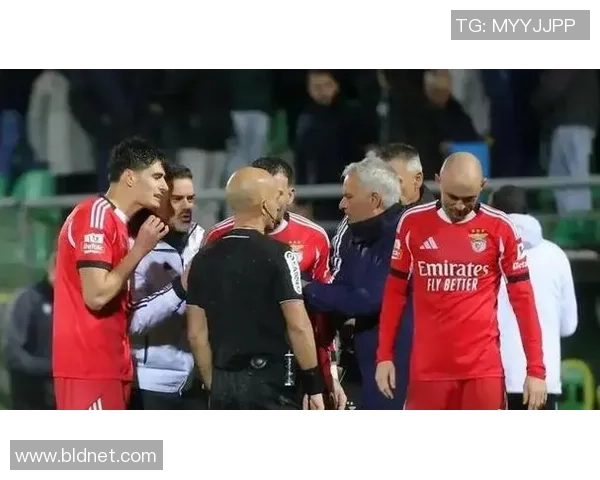 英超激战马竞绝杀本菲卡补时进球引发争议判罚全场沸腾