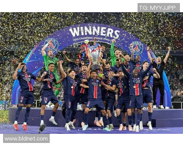 意甲激战：巴黎圣日耳曼与热刺战成平局绝杀瞬间引发全场狂欢