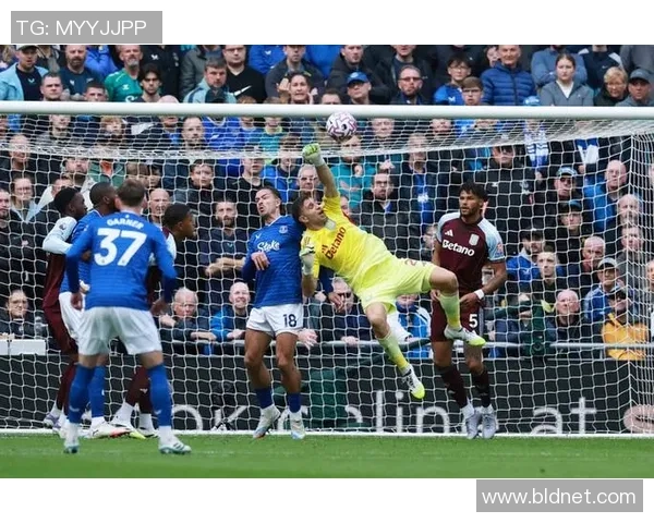 欧联杯精彩对决那不勒斯逆转里昂引发全场热议与数据分析