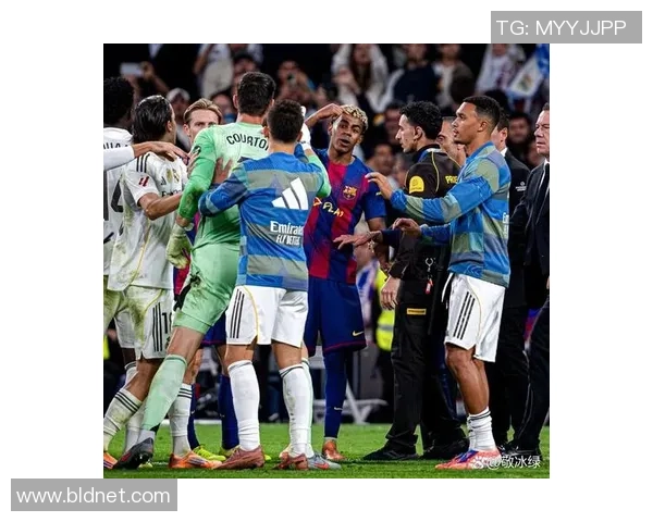 欧联杯惊心动魄拜仁逆转巴萨引发转会风波与球迷热议