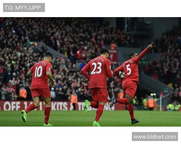 英超焦点战里昂与利物浦1比1平绝杀瞬间引发争议判罚热议