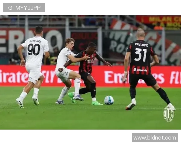 西甲赛场惊现冷门AC米兰狂胜多特蒙德6比2引发热议 西甲赛场惊现冷门AC米兰狂胜多特蒙德6比2引发热议